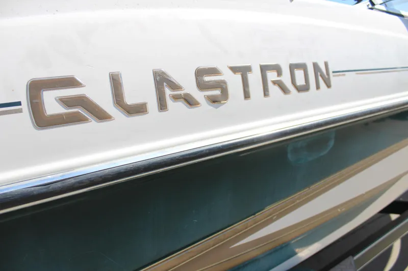Slide: The Image of 2001 Glastron GX 185 boat logo on side panel. - 7