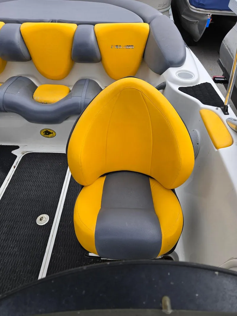 Slide: The Image of Sea-Doo Challenger X 18 2003 - 15