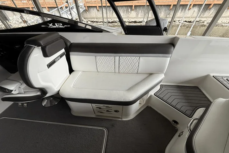 Slide: The Image of Sea Ray 250 SLX 2016 - 14