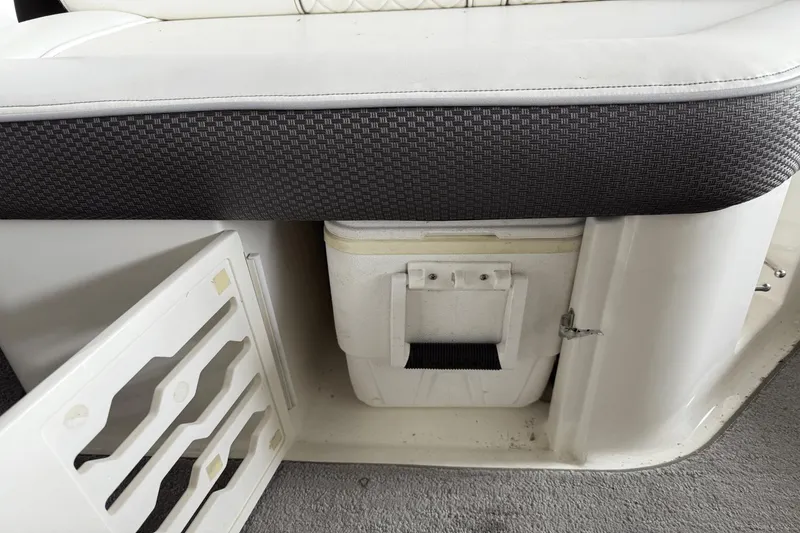 Slide: The Image of Sea Ray 250 SLX 2016 - 15