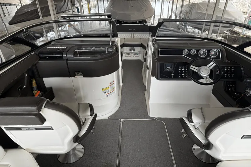 Slide: The Image of Sea Ray 250 SLX 2016 - 16