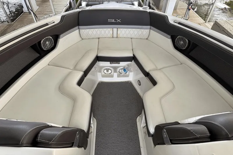 Slide: The Image of Sea Ray 250 SLX 2016 - 17
