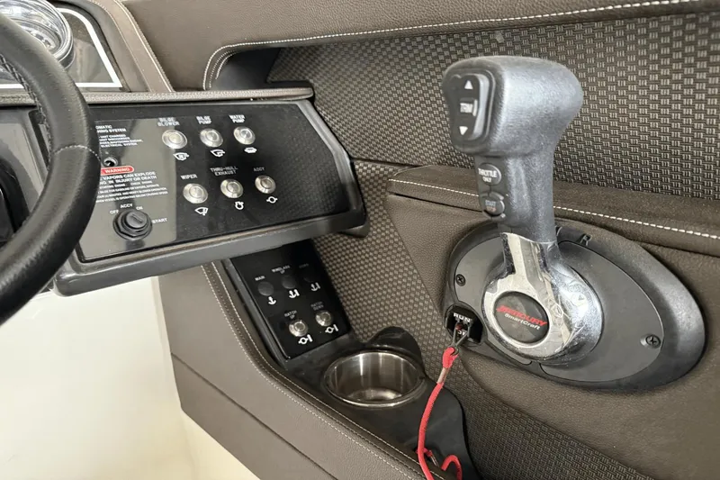 Slide: The Image of Sea Ray 250 SLX 2016 - 24