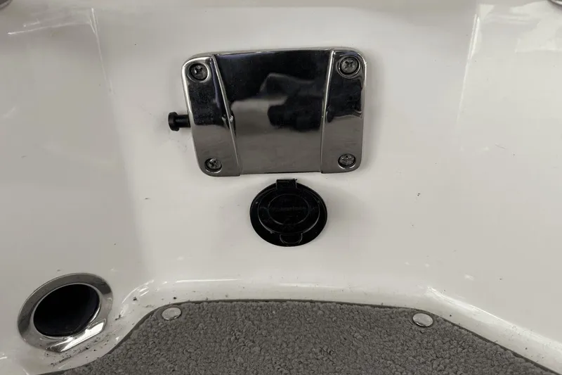 Slide: The Image of Sea Ray 250 SLX 2016 - 26