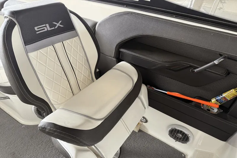 Slide: The Image of Sea Ray 250 SLX 2016 - 27