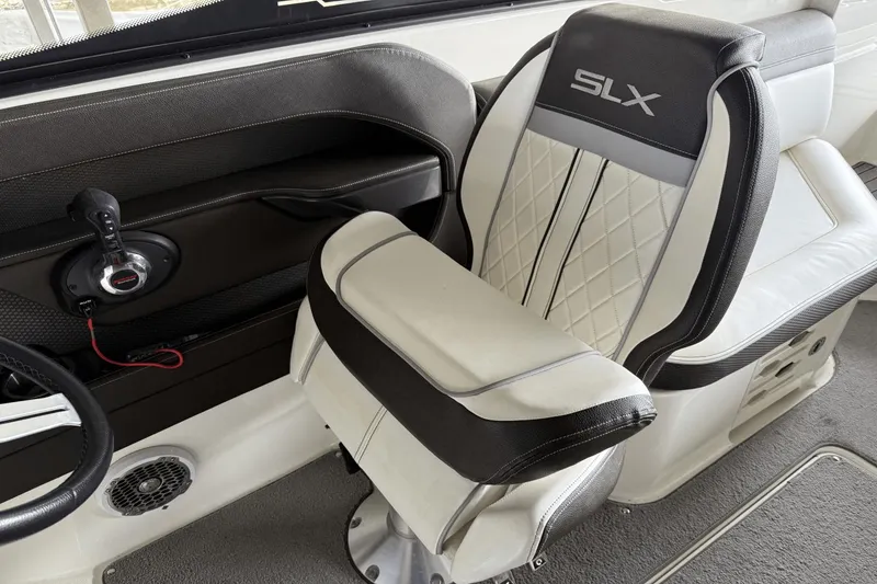 Slide: The Image of Sea Ray 250 SLX 2016 - 28