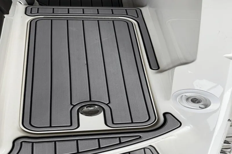 Slide: The Image of Sea Ray 250 SLX 2016 - 36