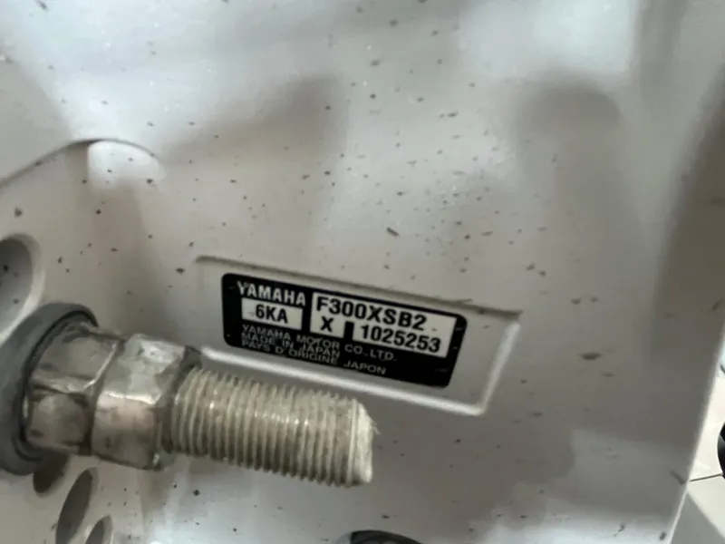 Slide: The Image of Yamaha motor label on Bennington 25QXSBA, 2025 model. - 28