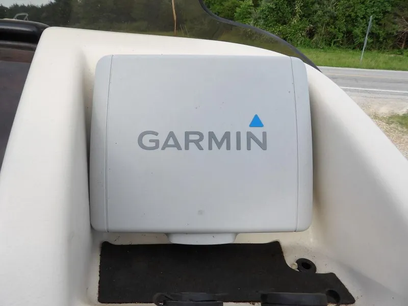 Slide: The Image of Garmin device on 2016 Bennington 2874 QSR boat dashboard, surrounded by greenery. - 36