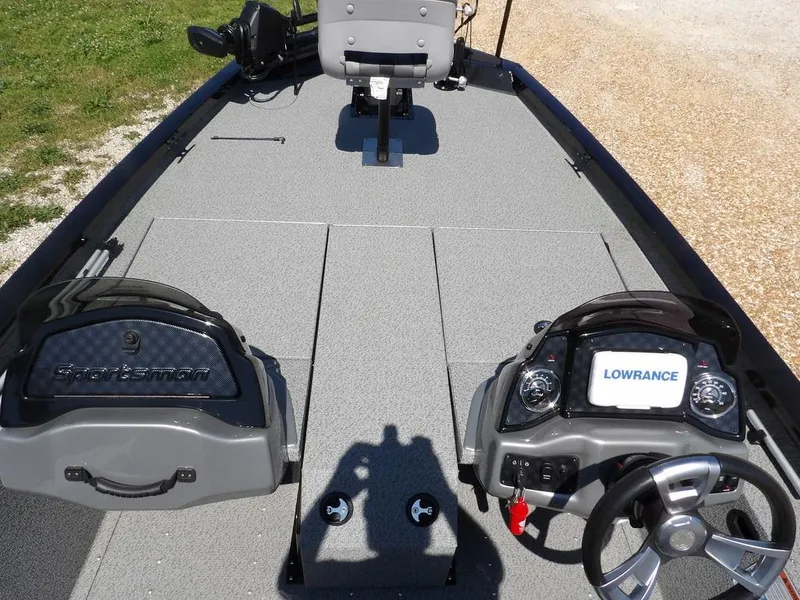 Slide: The Image of 2020 G3 Sportsman 1810 boat interior with Lowrance system and dual consoles. - 33