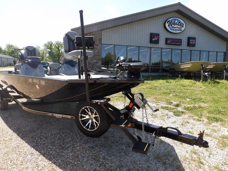 Slide: The Image of 2020 G3 Sportsman 1810 boat on trailer outside marine center. - 46