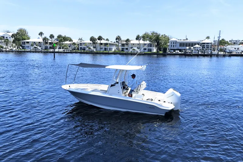 Slide: The Image of Boston Whaler 220 Dauntless 2026 - 1