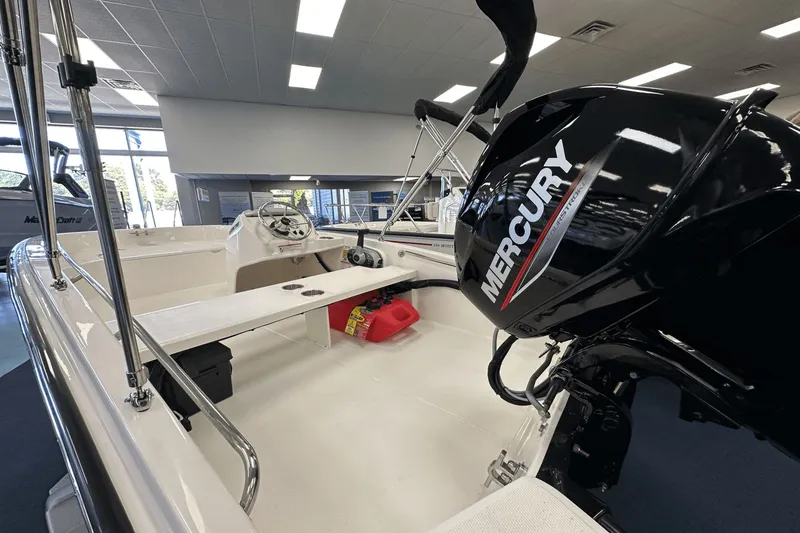 Slide: The Image of Boston Whaler 130 Super Sport 2026 - 11