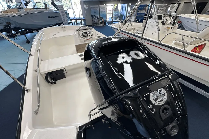 Slide: The Image of Boston Whaler 130 Super Sport 2026 - 12