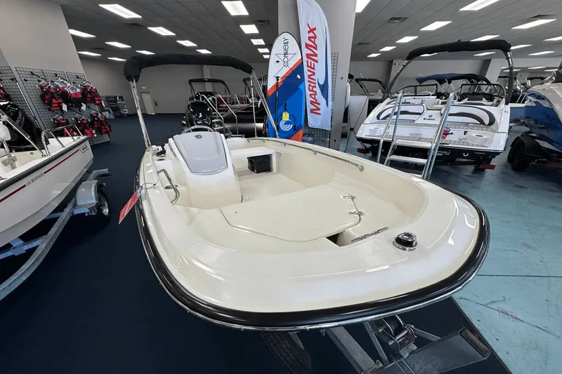 Slide: The Image of Boston Whaler 130 Super Sport 2026 - 4