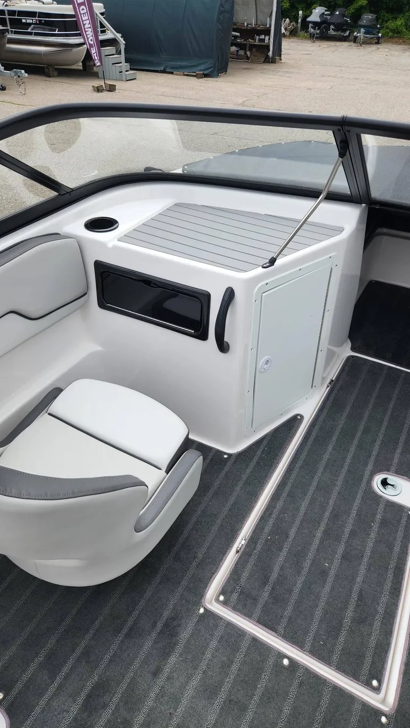 Slide: The Image of Yamaha SX190 2024 - 10