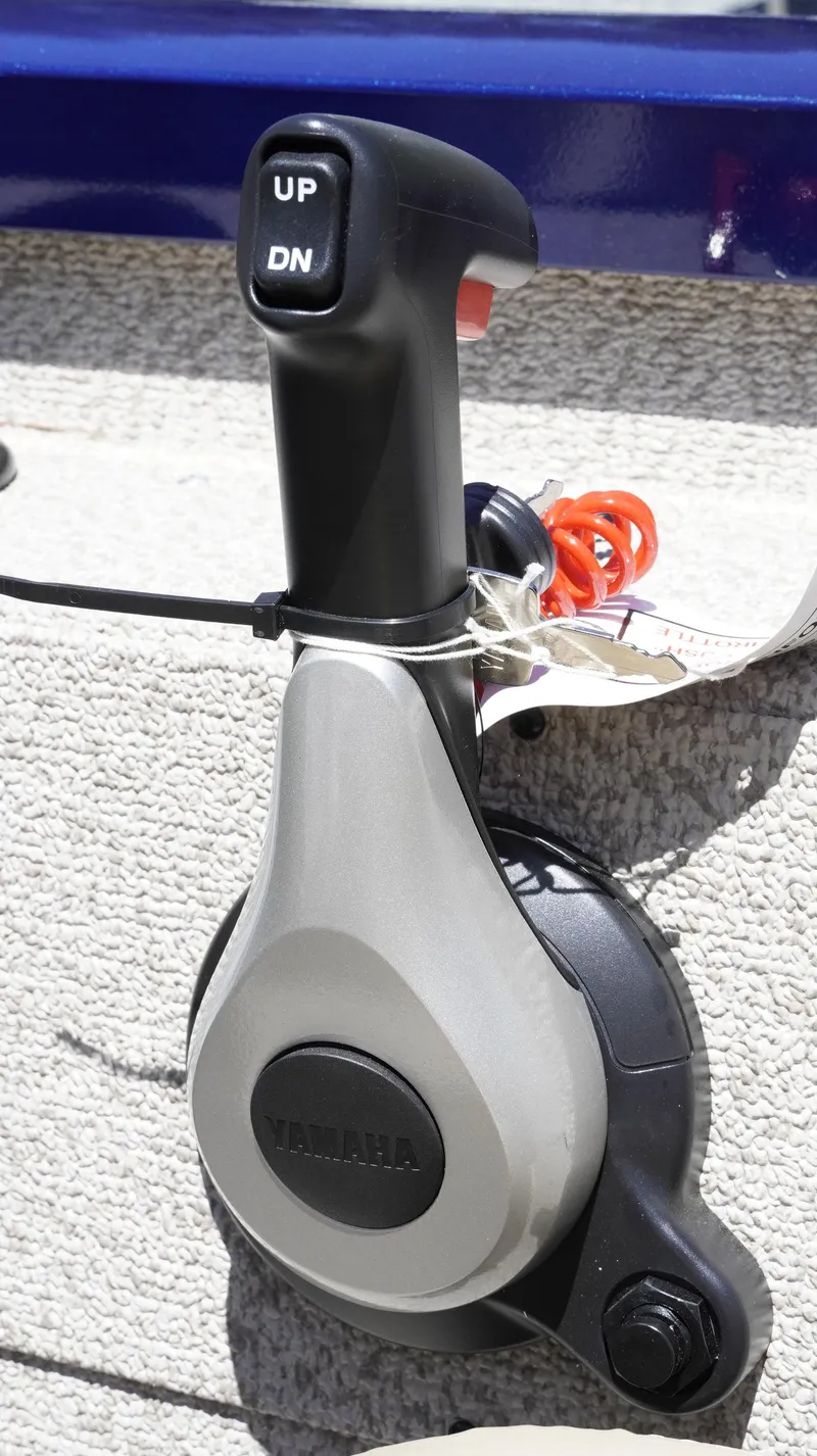 Slide: The Image of Throttle control lever on a 2025 G3 Sportsman 1710 boat. - 37