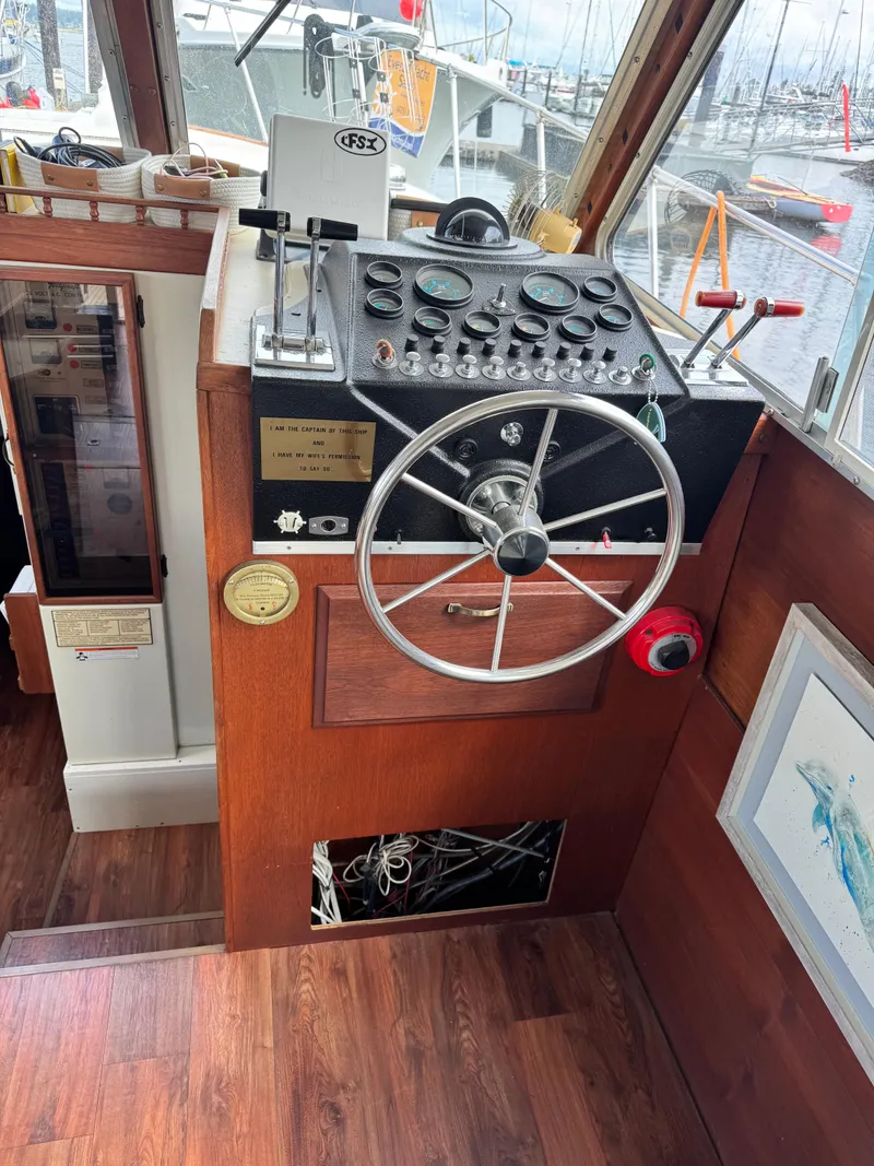 Slide: The Image of Tollycraft 37 Sportfish Sedan 1980 - 19