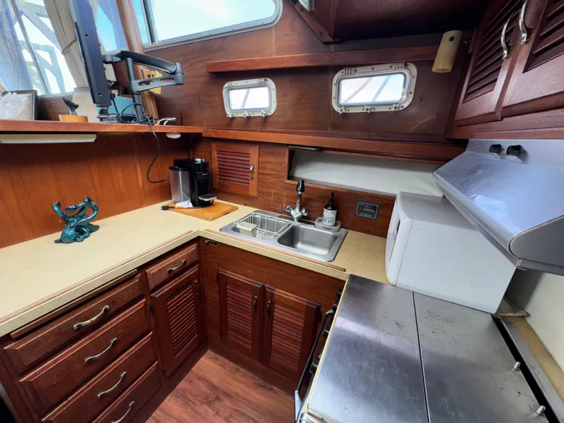 Slide: The Image of Tollycraft 37 Sportfish Sedan 1980 - 24