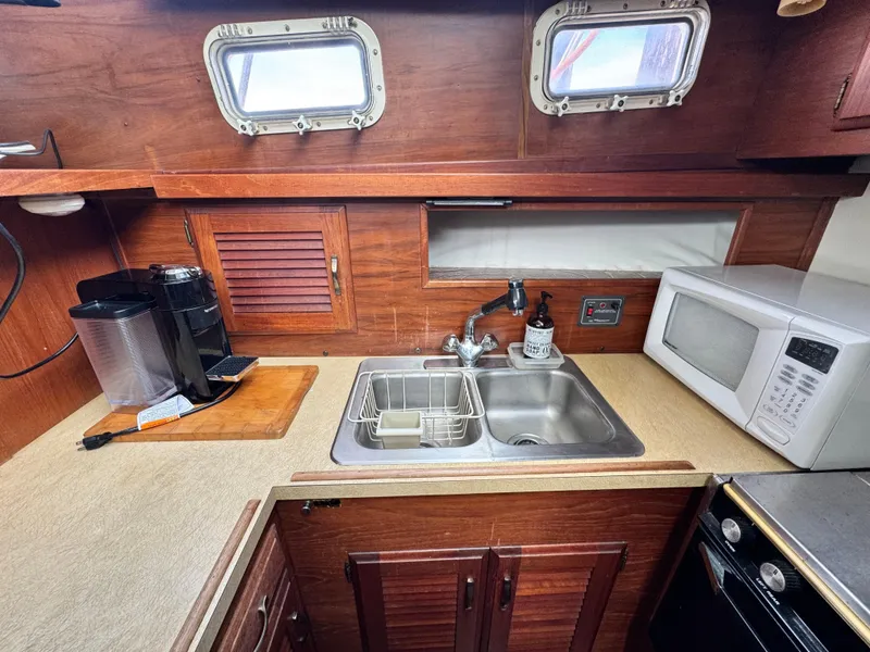 Slide: The Image of Tollycraft 37 Sportfish Sedan 1980 - 25