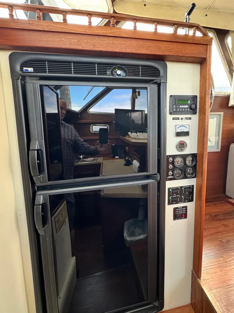 Slide: The Image of Tollycraft 37 Sportfish Sedan 1980 - 27