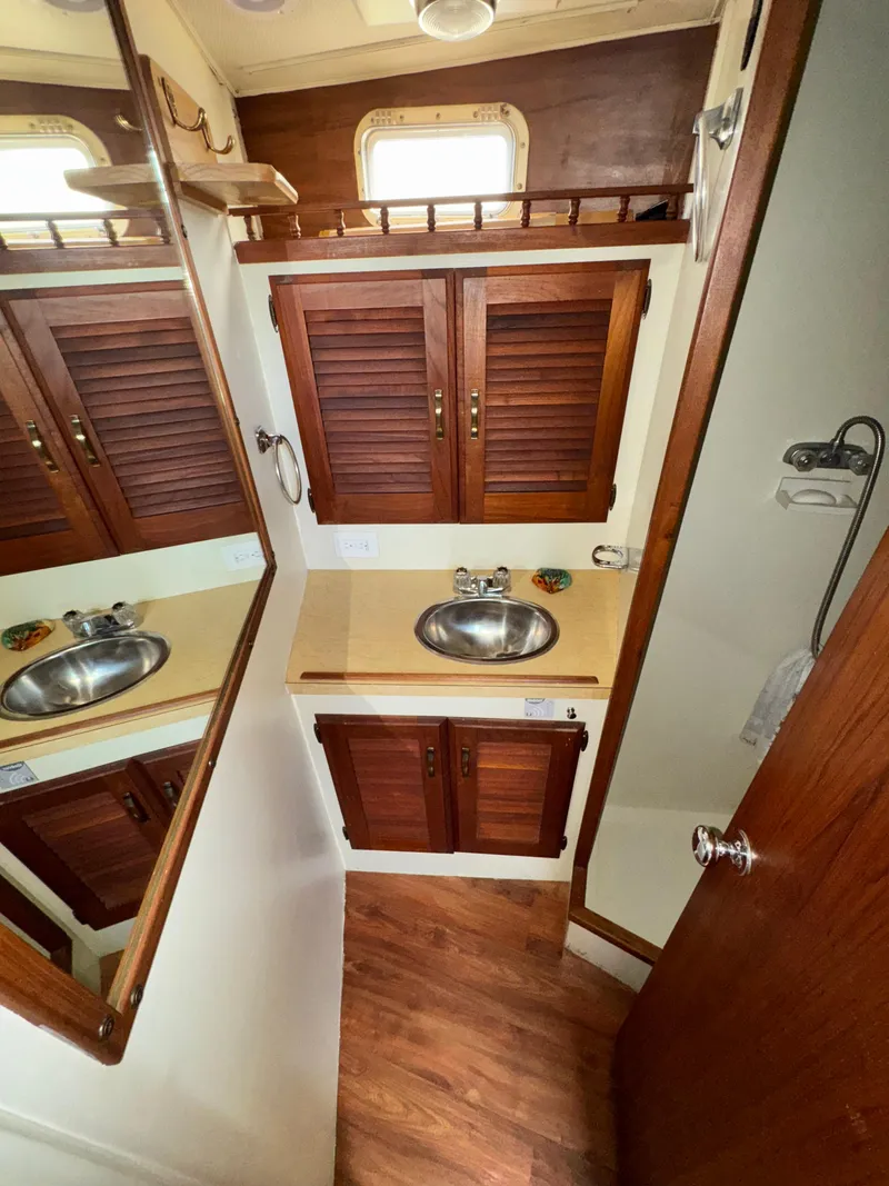 Slide: The Image of Tollycraft 37 Sportfish Sedan 1980 - 32