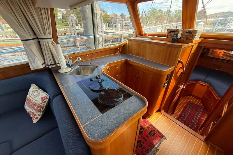 Slide: The Image of Sabre Sabreline 34 Flybridge 1999 - 50