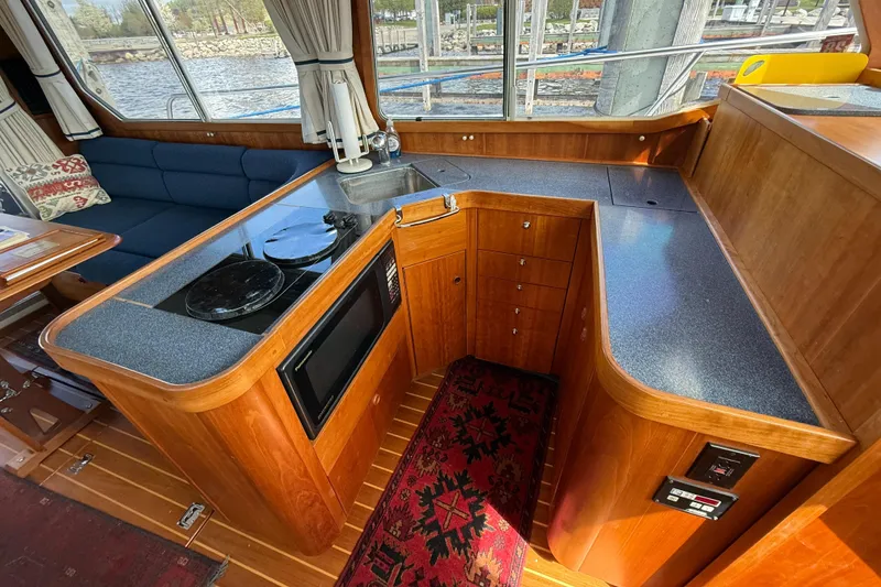 Slide: The Image of Sabre Sabreline 34 Flybridge 1999 - 51