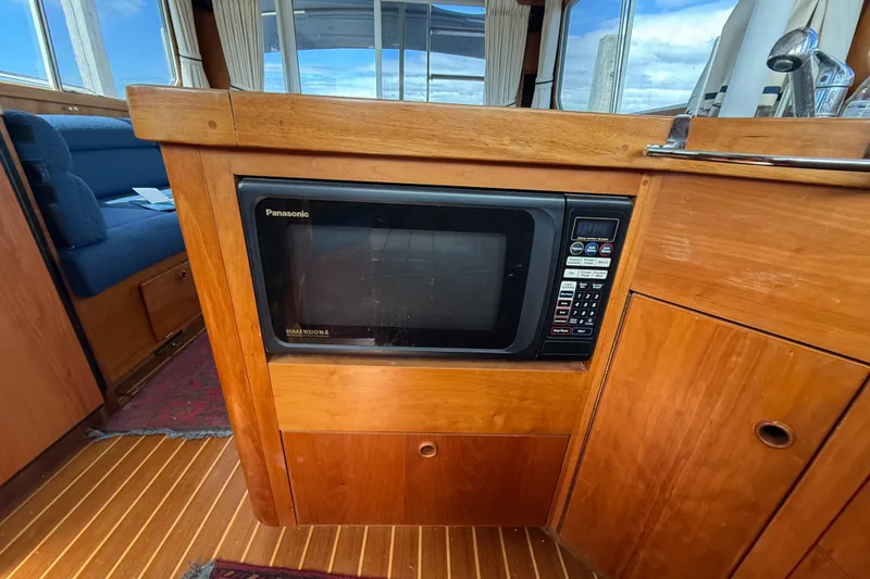 Slide: The Image of Sabre Sabreline 34 Flybridge 1999 - 54