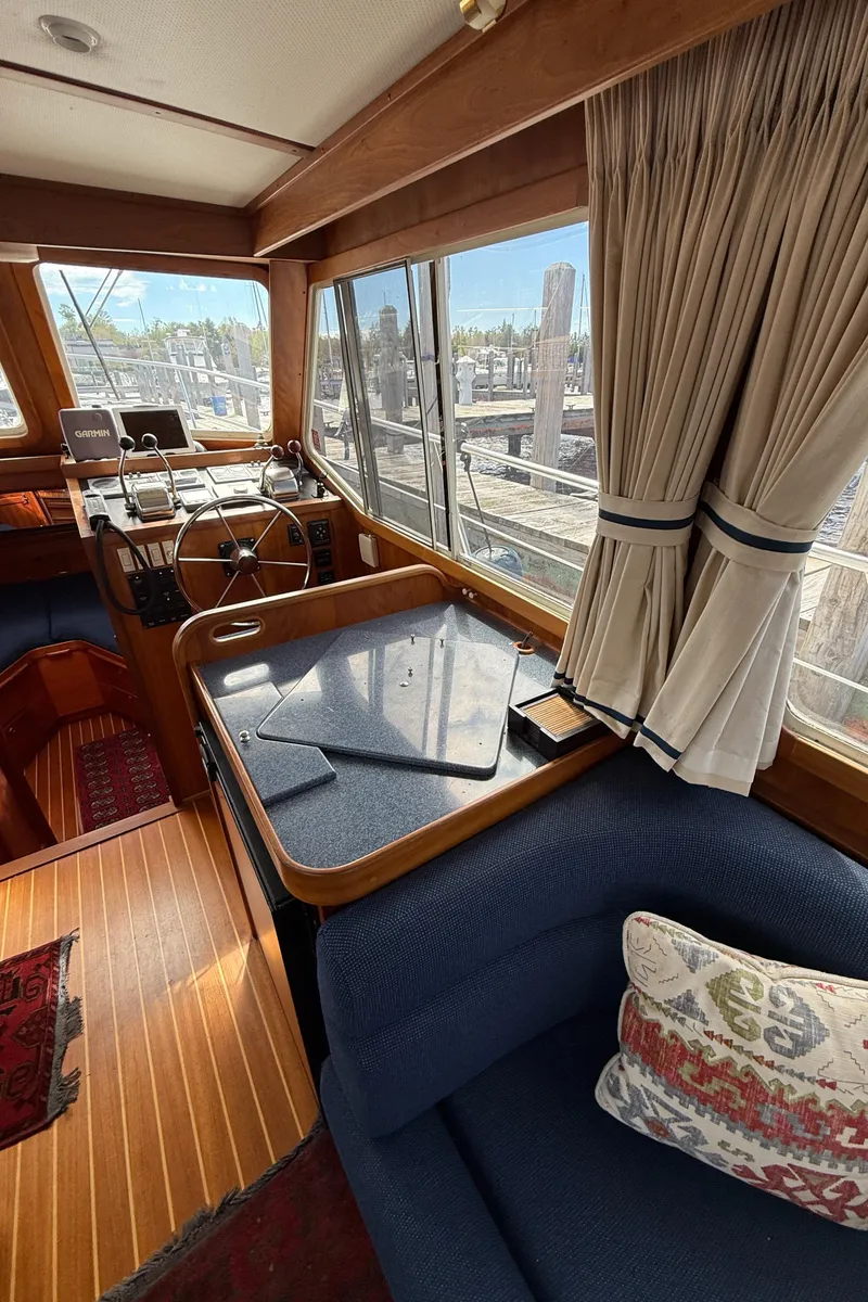 Slide: The Image of Sabre Sabreline 34 Flybridge 1999 - 56