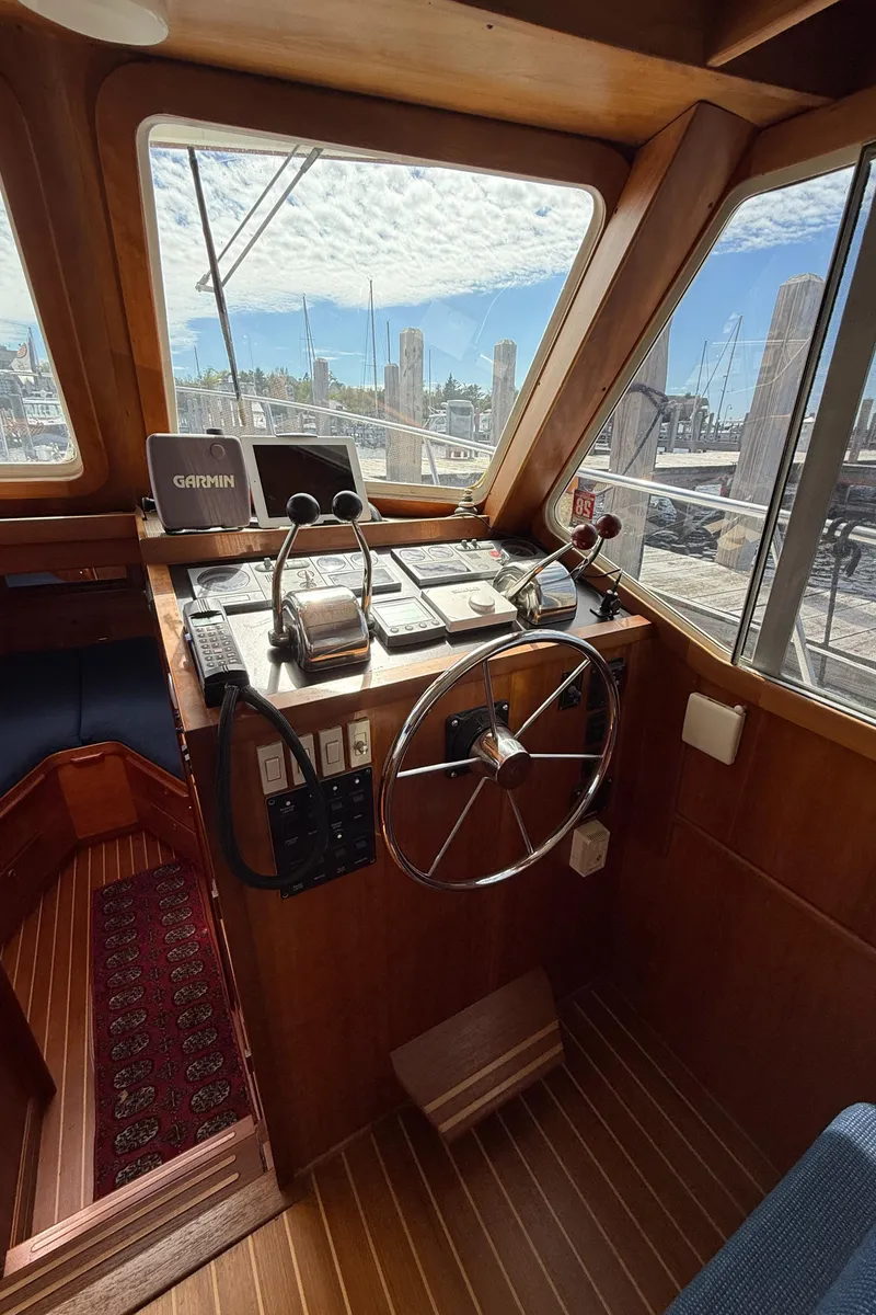 Slide: The Image of Sabre Sabreline 34 Flybridge 1999 - 57