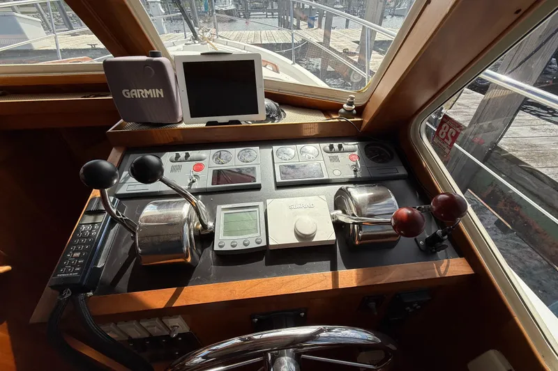 Slide: The Image of Sabre Sabreline 34 Flybridge 1999 - 58