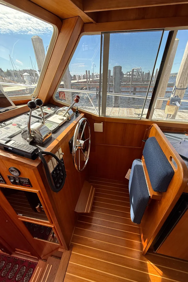 Slide: The Image of Sabre Sabreline 34 Flybridge 1999 - 59