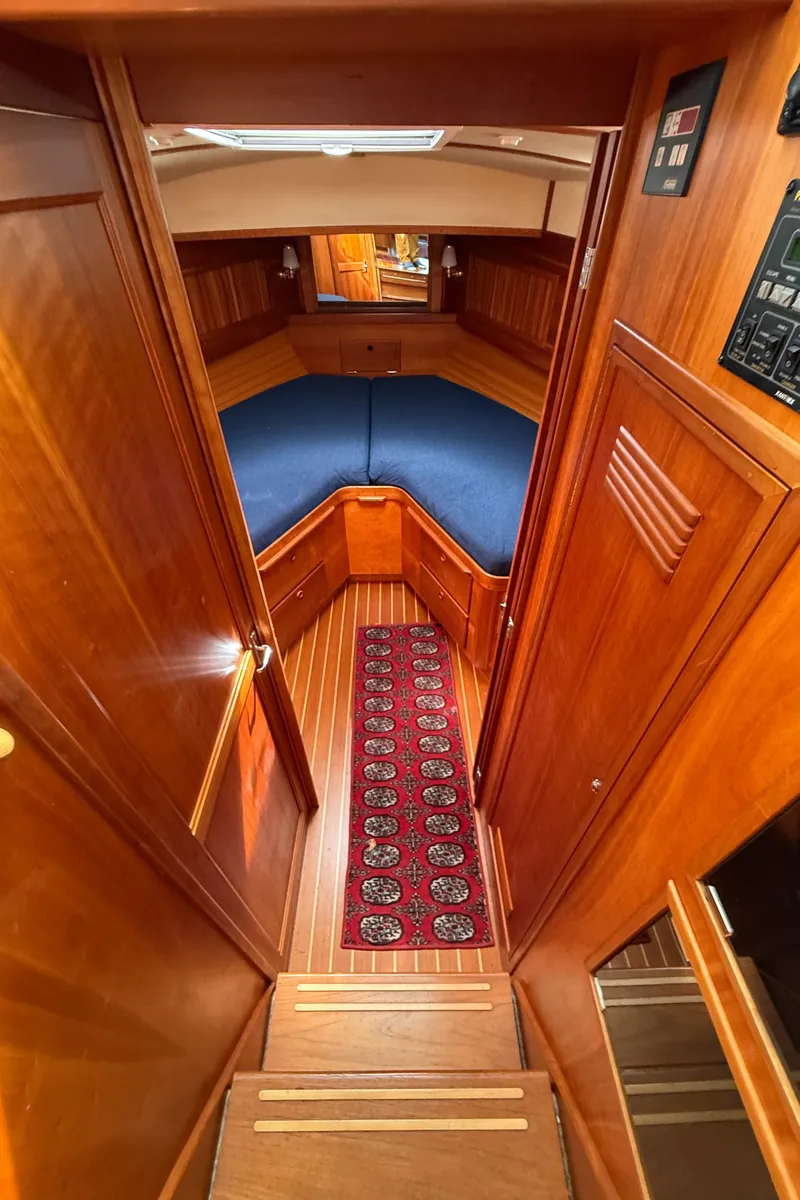 Slide: The Image of Sabre Sabreline 34 Flybridge 1999 - 60