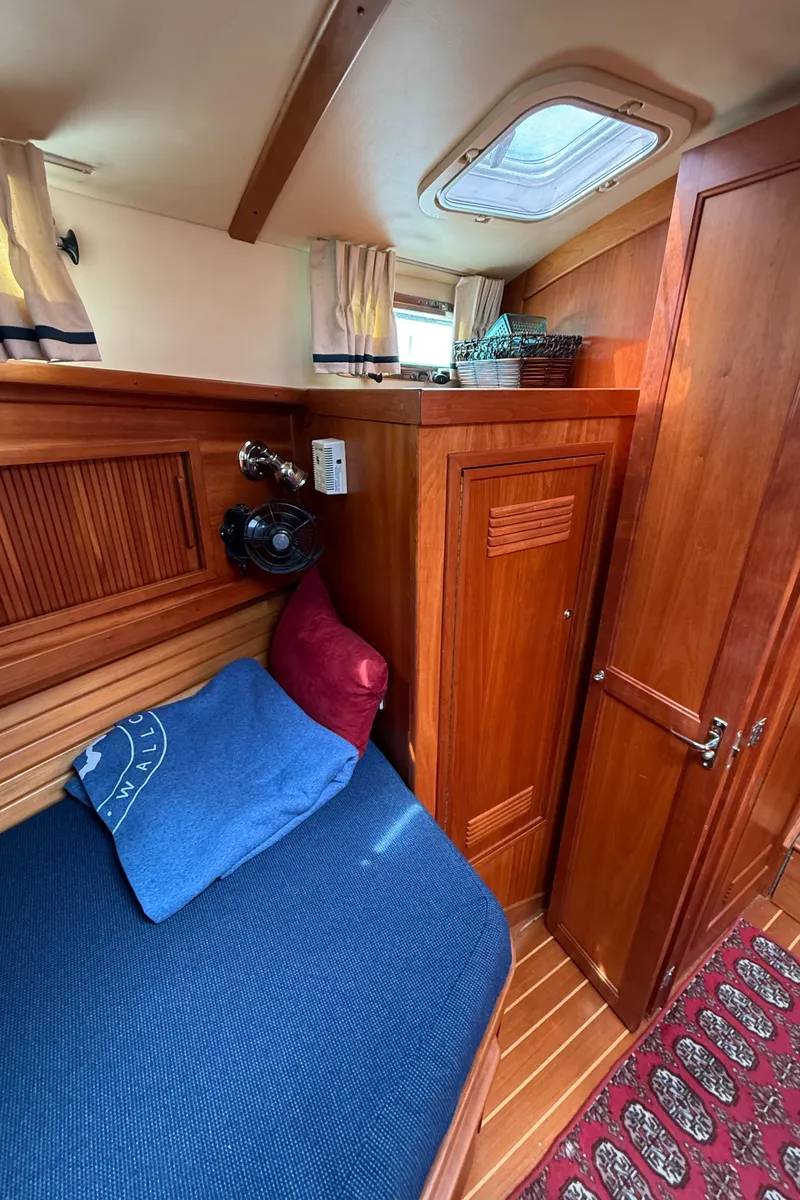 Slide: The Image of Sabre Sabreline 34 Flybridge 1999 - 63