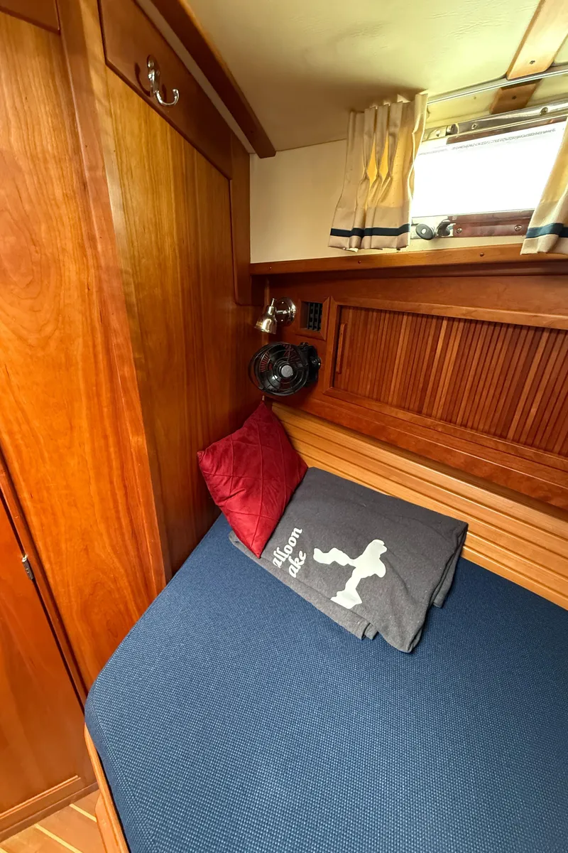 Slide: The Image of Sabre Sabreline 34 Flybridge 1999 - 64