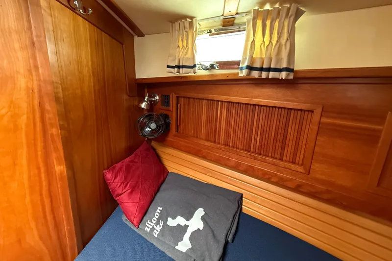 Slide: The Image of Sabre Sabreline 34 Flybridge 1999 - 65