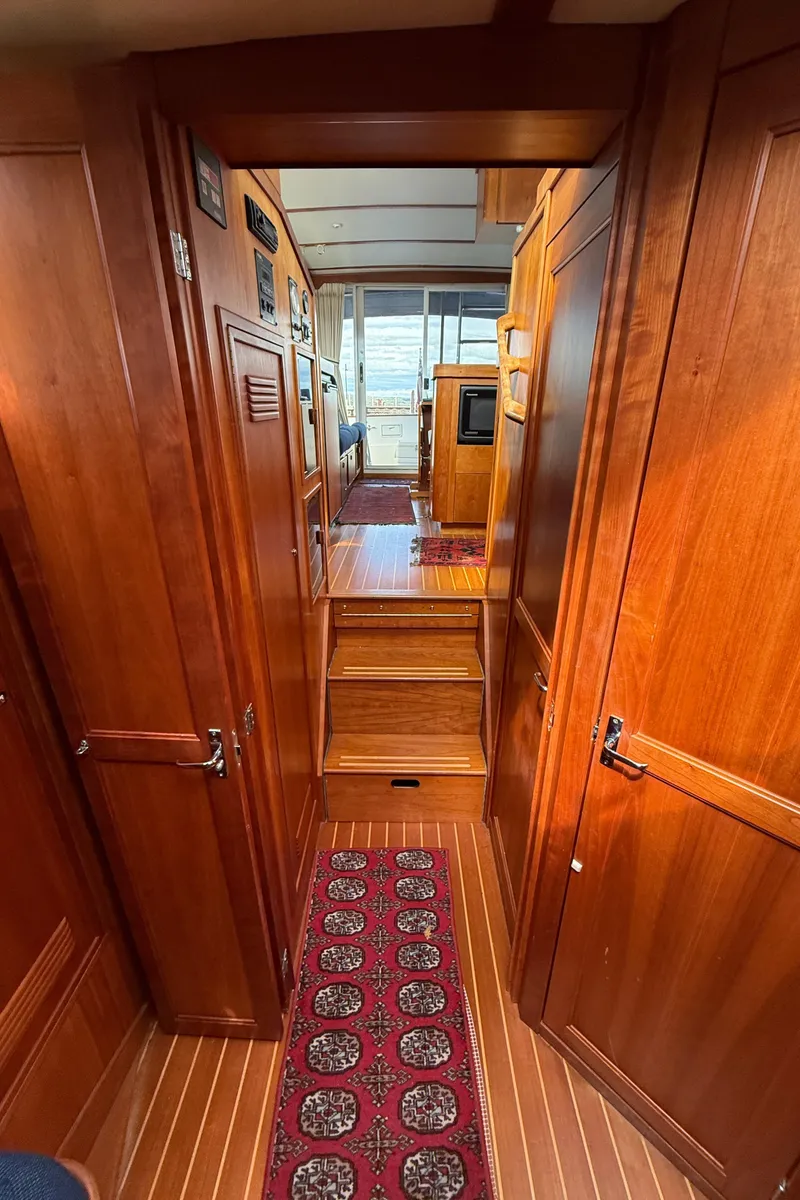 Slide: The Image of Sabre Sabreline 34 Flybridge 1999 - 66