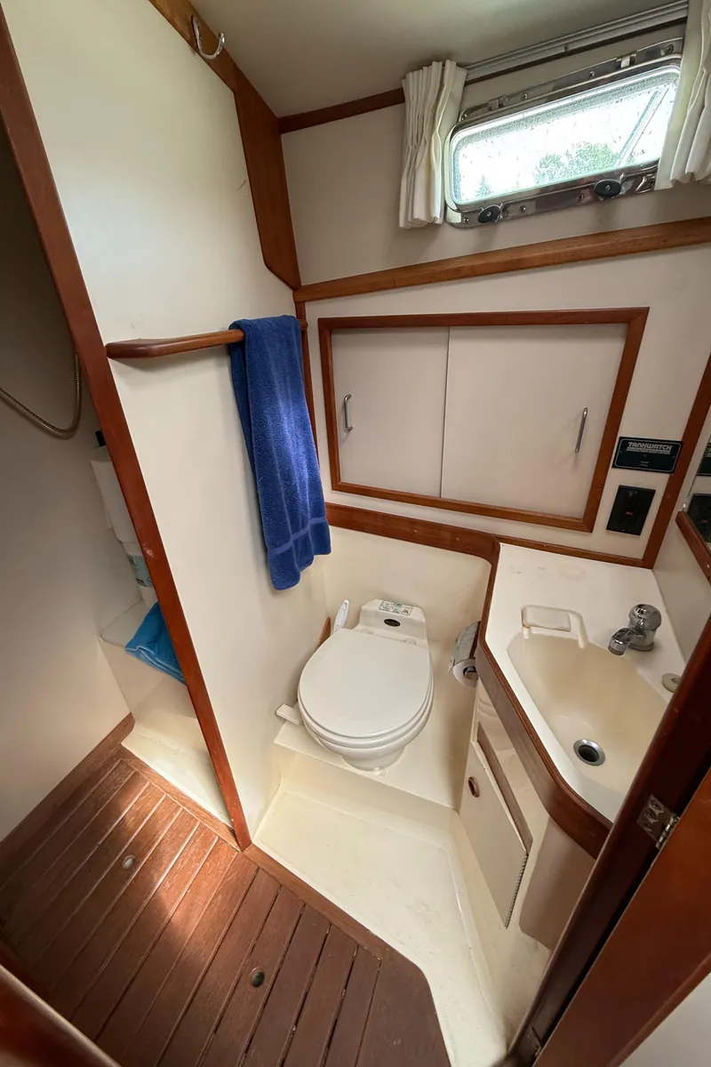 Slide: The Image of Sabre Sabreline 34 Flybridge 1999 - 67