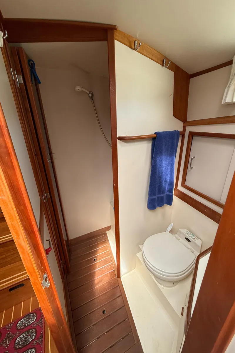 Slide: The Image of Sabre Sabreline 34 Flybridge 1999 - 68