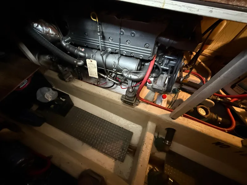 Slide: The Image of Sabre Sabreline 34 Flybridge 1999 - 70