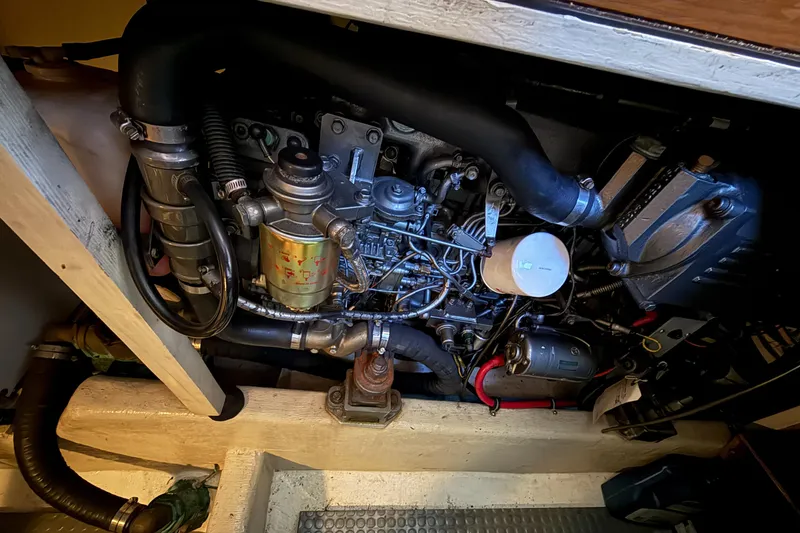 Slide: The Image of Sabre Sabreline 34 Flybridge 1999 - 71