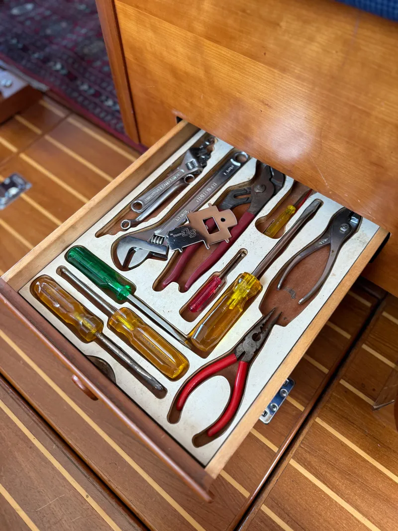 Slide: The Image of Sabre Sabreline 34 Flybridge 1999 - 72