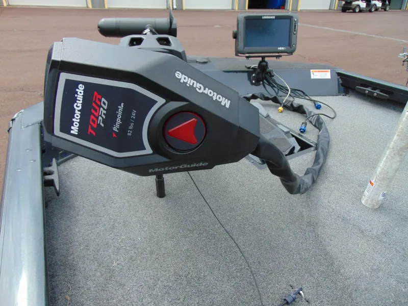 Slide: The Image of 2014 Crestliner VT 19 boat with MotorGuide Tour Pro trolling motor and fishfinder. - 3