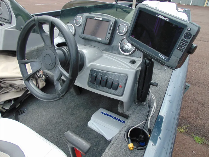 Slide: The Image of 2014 Crestliner VT 19 boat dashboard with Lowrance electronics and steering wheel. - 6