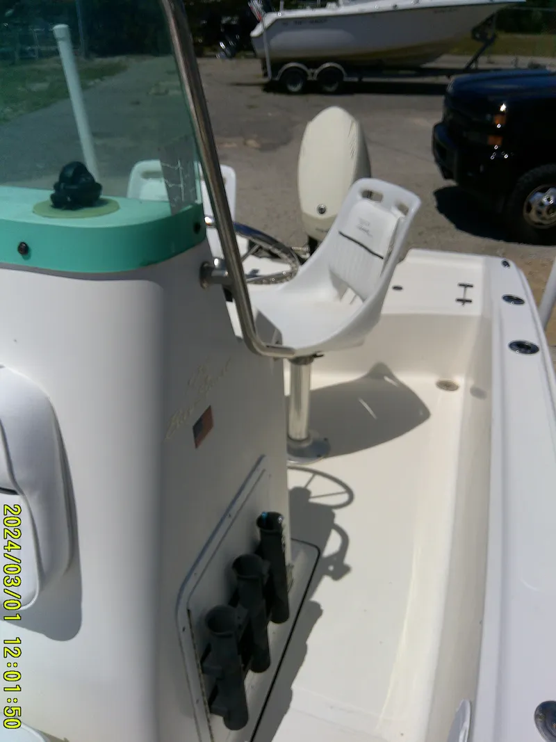 Slide: The Image of 2006 Pioneer 175 Bay Sport boat interior with seating and console. - 13