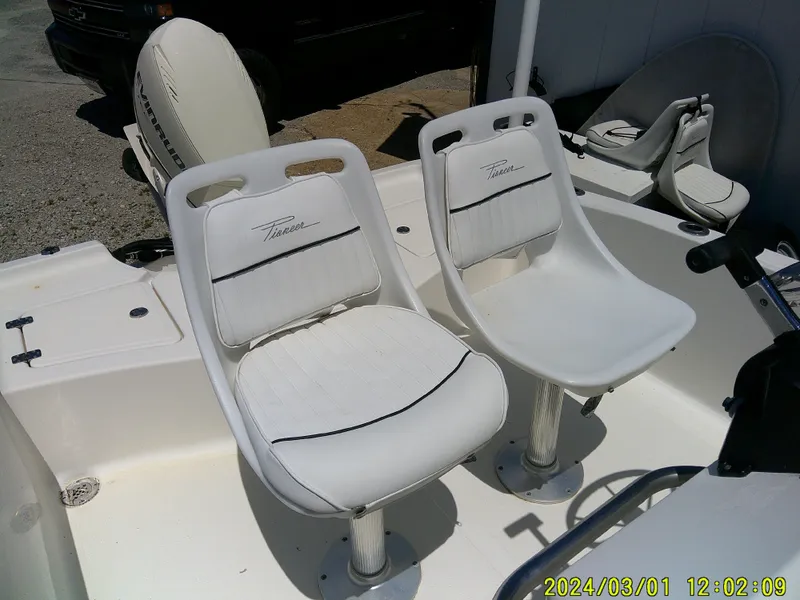 Slide: The Image of Two white seats on a 2006 Pioneer 175 Bay Sport boat. - 15