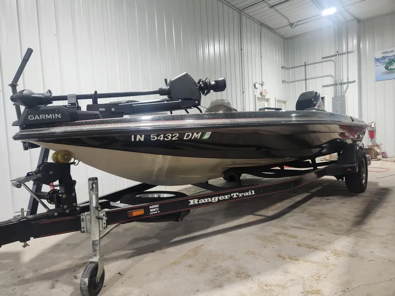 Slide: The Image of 2002 Ranger 185VS boat on trailer in indoor storage facility. - 15