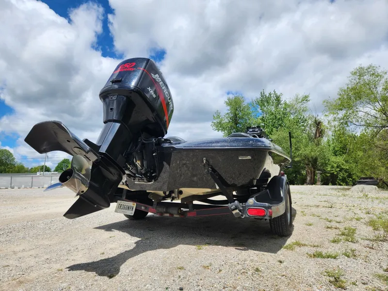 Slide: The Image of 2002 Ranger 185VS boat with motor, parked outdoors on a sunny day. - 3