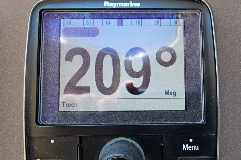 Slide: The Image of Raymarine navigation display showing 209 degrees on Azimut Atlantis 50, 2015 model. - 27